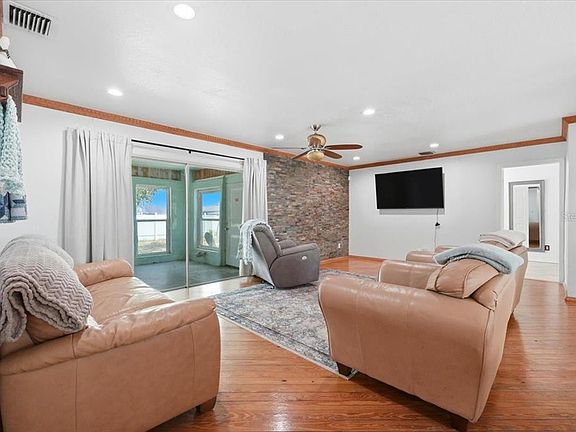 5th image of 450 E Pomelo St