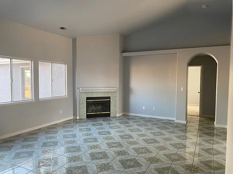 740 Rhine Ct — Photo 10