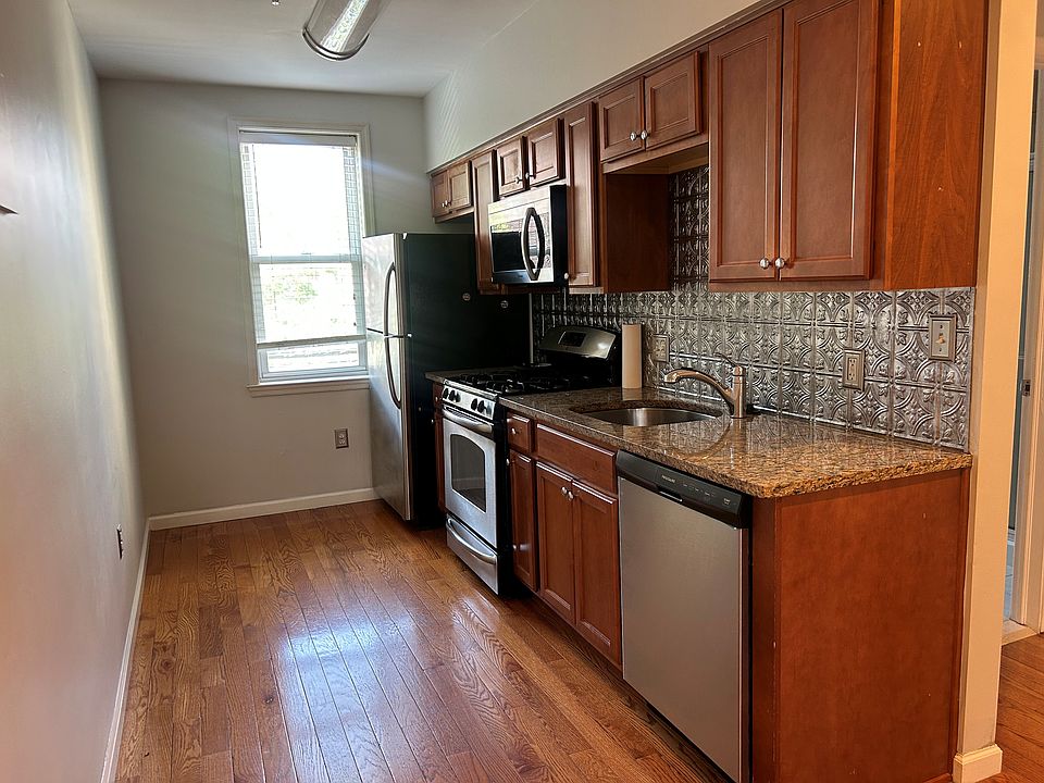 Kitchen. Features: gas stove/oven, microwave, dishwasher and garbage disposal