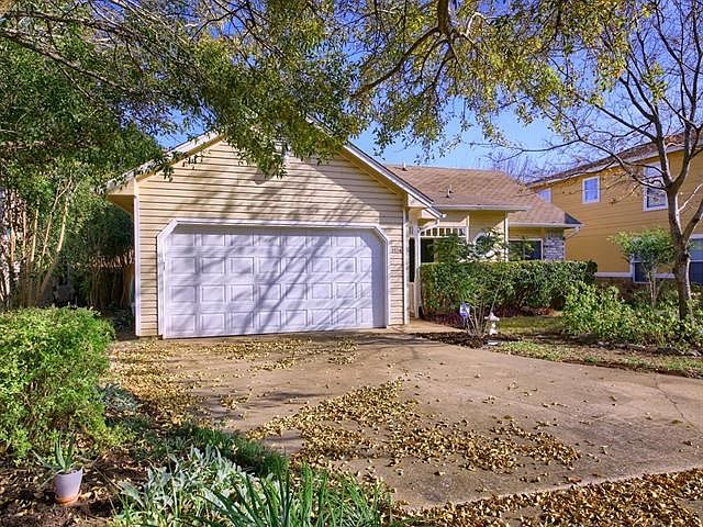 1st image of 1116 York Castle Dr
