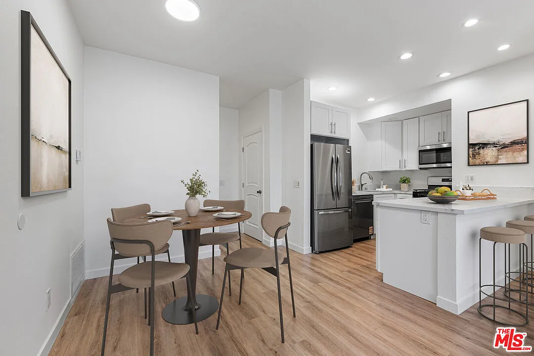 Building Photo - 2263 Fox Hills Dr #102
