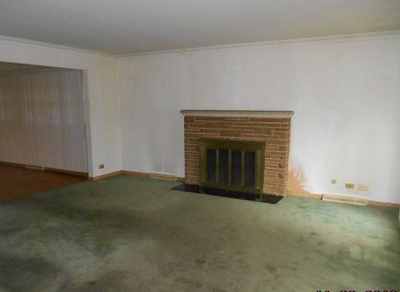 2nd image of 9538 S Clifton Park Ave