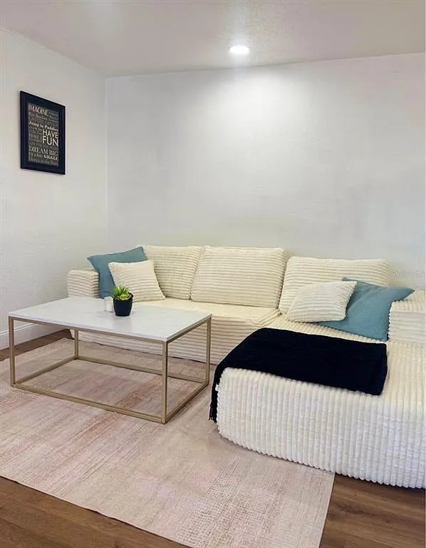 2 bed, 1.0 bath, 1128 sqft, $2,100 — Photo 4