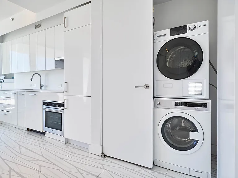 329 Pleasant Ave #6B — Photo 6