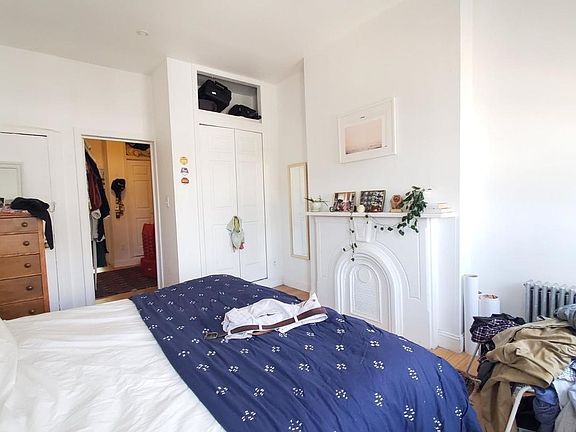 4th image of 216 Huron St APT 3R