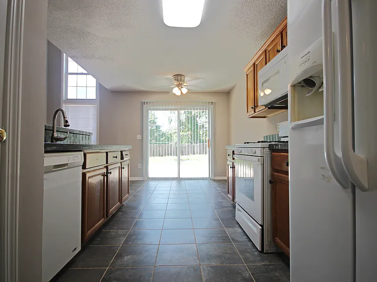 401 Bottesford Dr NW — Photo 8