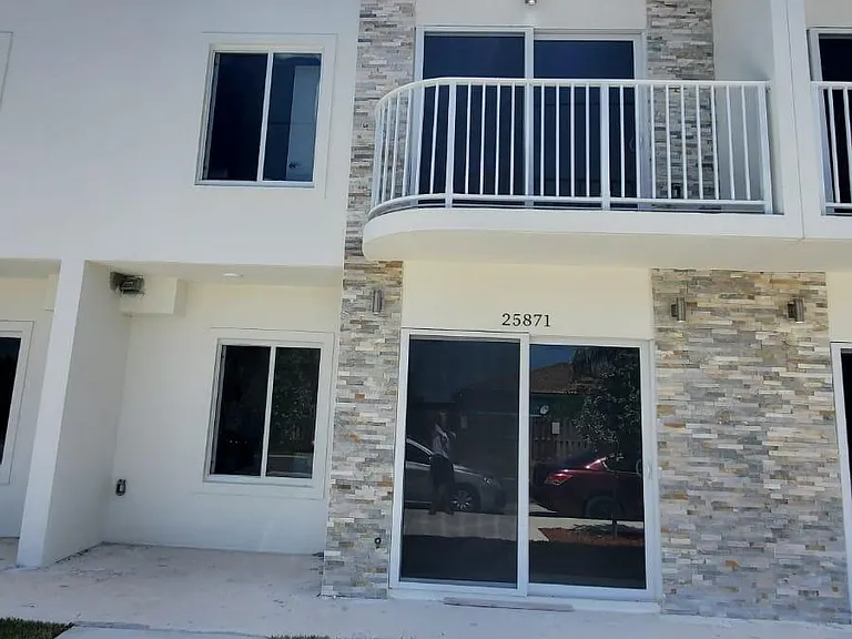 25871 SW 139th Ave — Photo 1