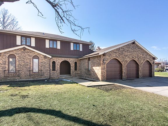 3rd image of 1019 W Sable Dr