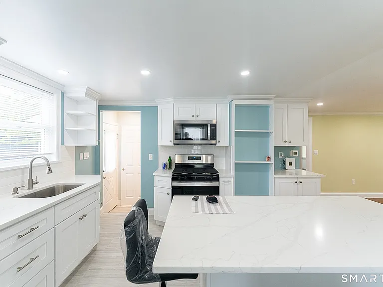 121 Victory St — Photo 5