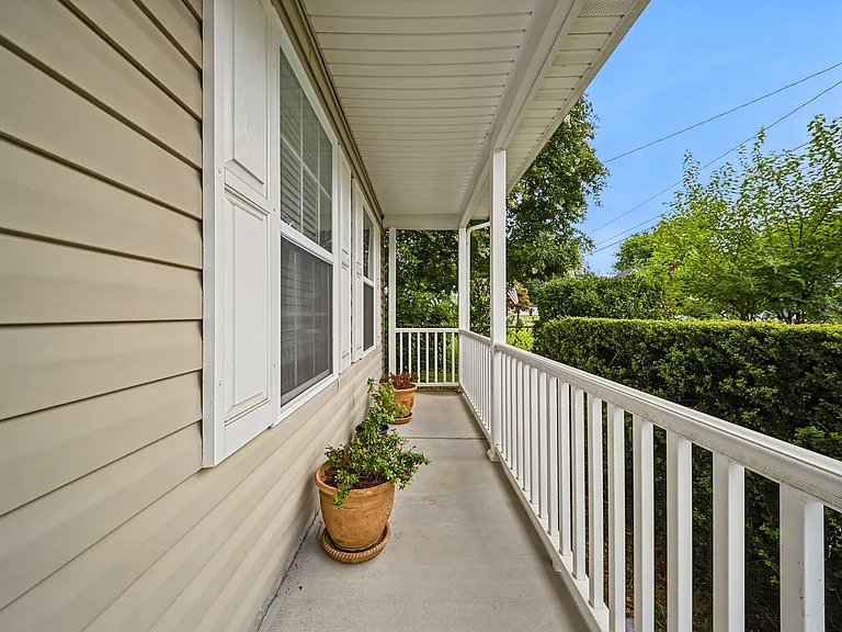 722 Dune St — Photo 2