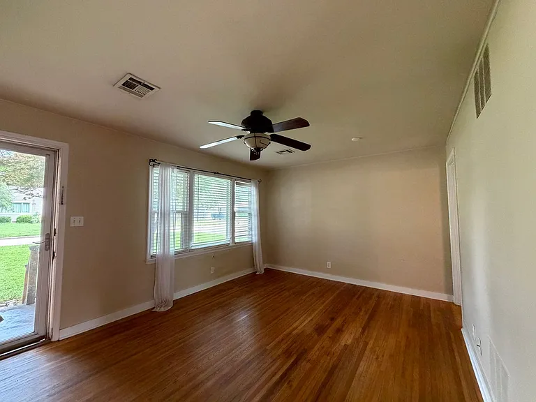 3820 S Detroit Ave — Photo 3