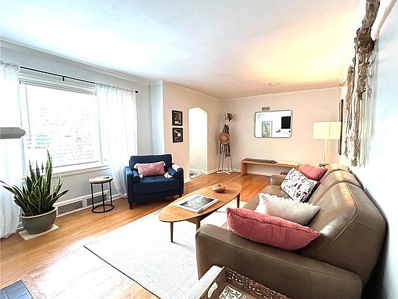 3rd image of 5530 Roeland Dr