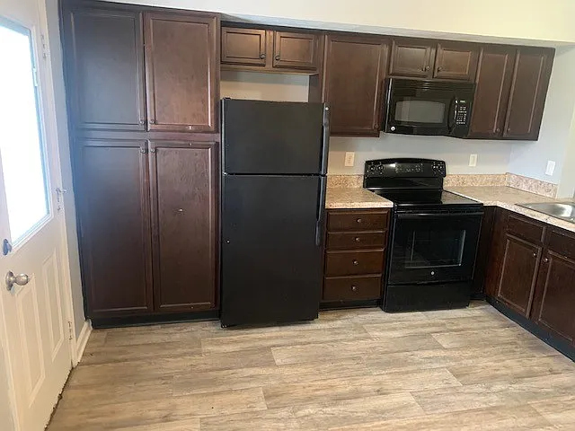 820 Professional Park Dr #1-D — Photo 2