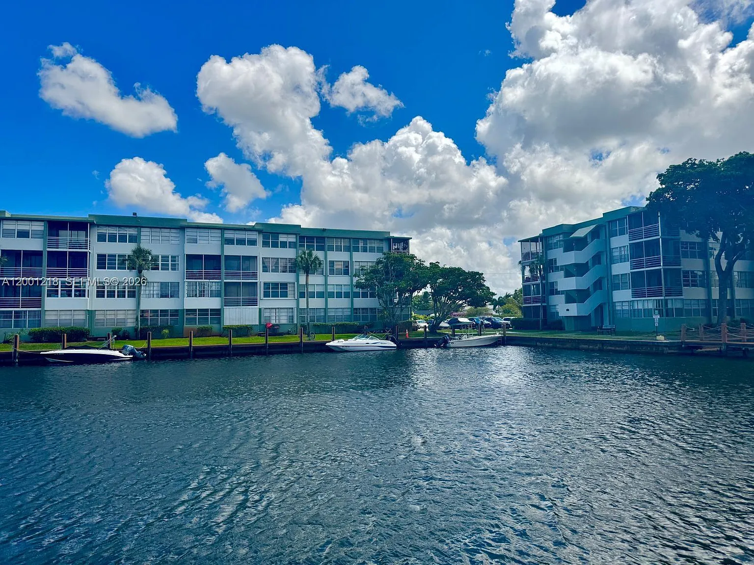 Watergate Condominium No — Photo 2