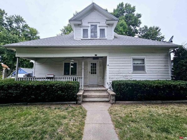 215 N Brown Ave, Clay Center, NE 68933