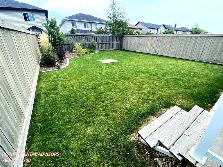2531 Cole Cres SW — Photo 21