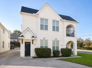 2706 McCart Ave, Fort Worth, TX 76110