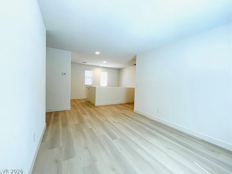 9206 Valley Betica Ave — Photo 15