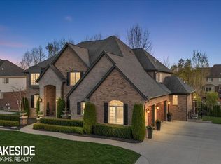 6132 Shadydale Dr, Shelby Township, MI 48316