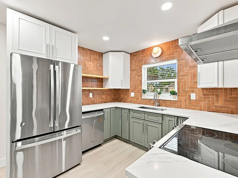 1161 Howard St — Photo 15