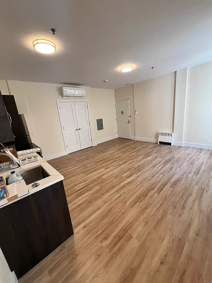 32-41 Steinway Avenue — Photo 4