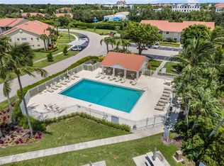 7754 Emerald Cir #T-202, Naples, FL 34109