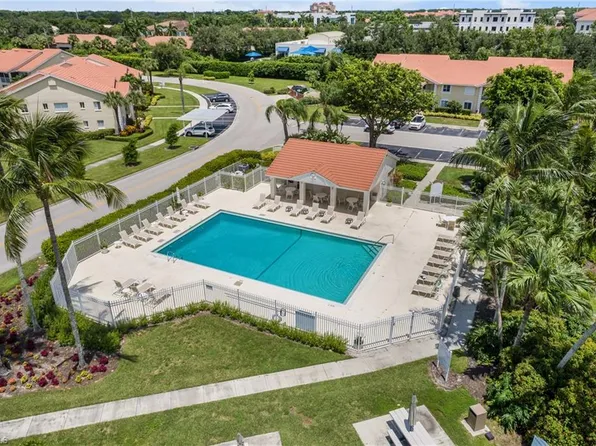 7754 Emerald Cir #T-202, Naples, FL 34109