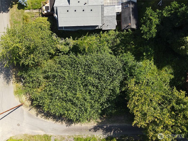 5th image of 929 Duffy St