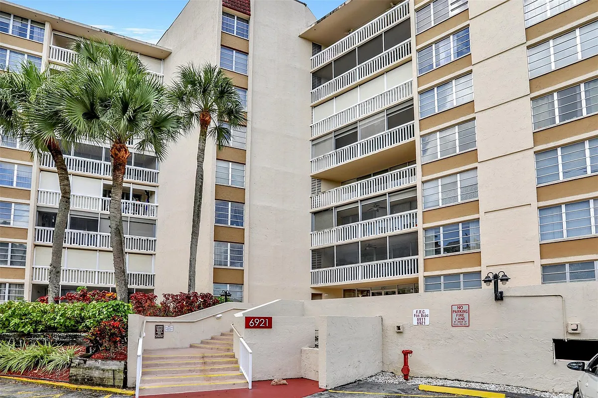 Building Photo - 6921 Environ Blvd #6O