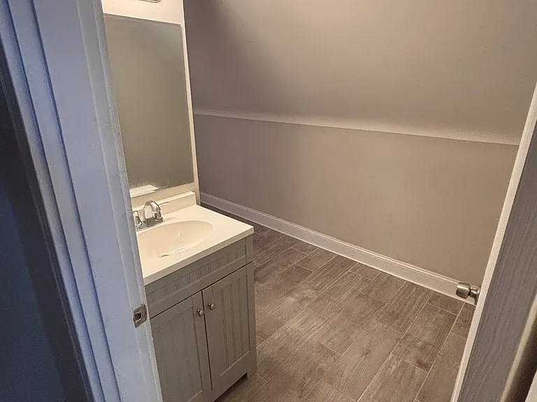 2nd floor full bath