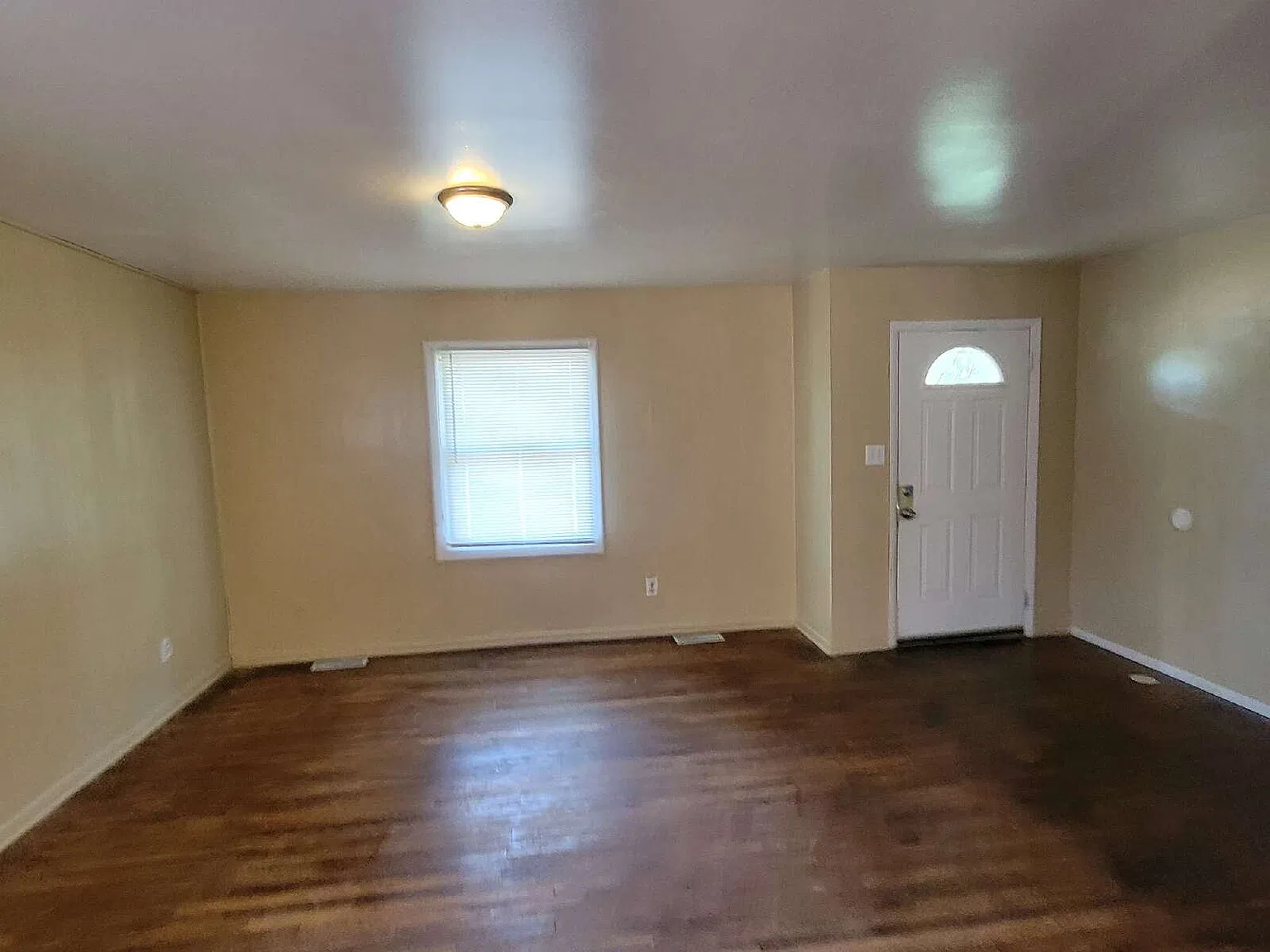 3 bed, 1.0 bath, $995 — Photo 3
