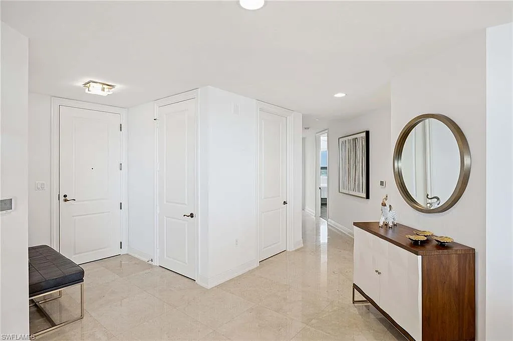 3 bed, 3.0 bath, 2210 sqft, $14,500 — Photo 2