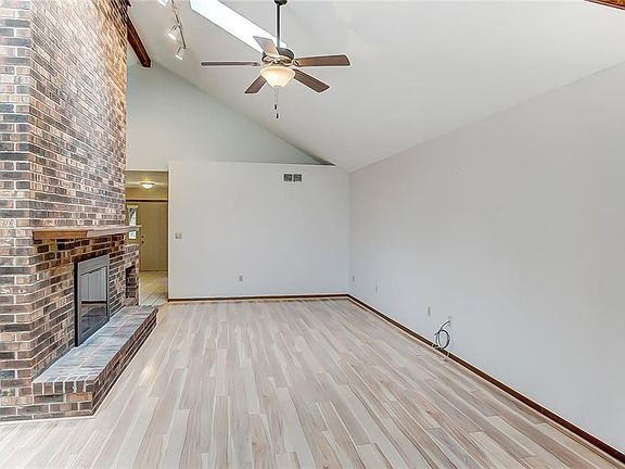 5th image of 3946 Walnut Grove Ln