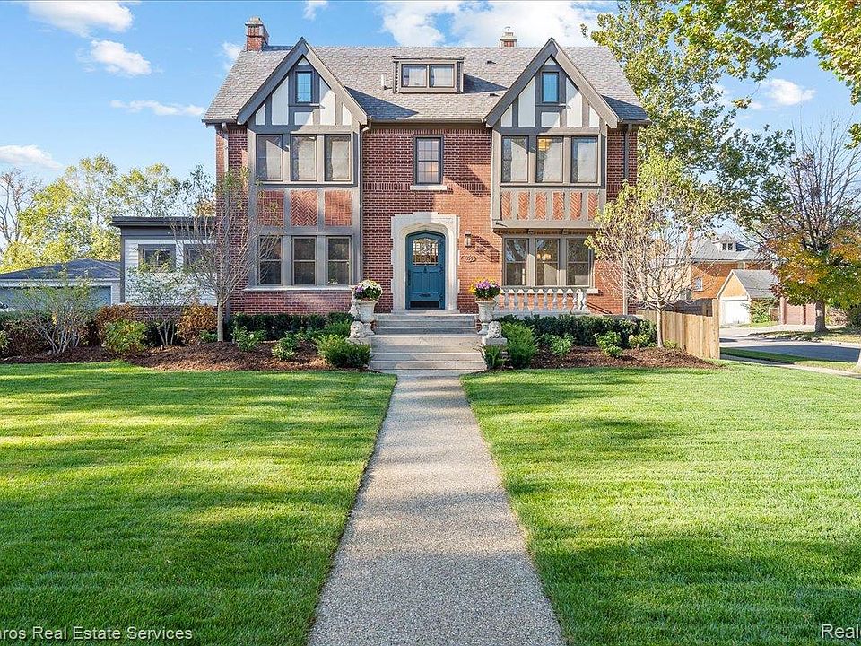 1395 Balfour Rd, photo 2