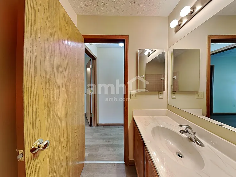 4930 Kingpin Dr — Photo 16