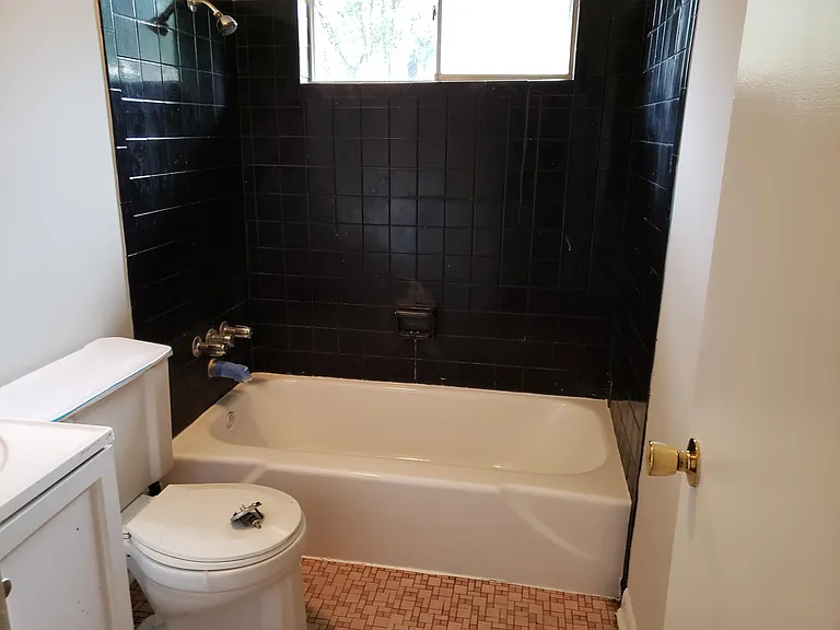203 Willow Ave — Photo 6