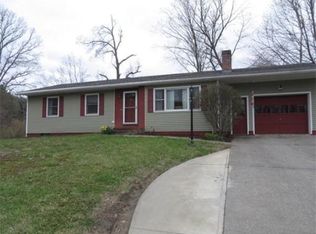 23 Farren St, Greenfield, MA 01301
