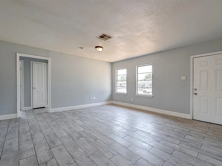 5859 Westover St — Photo 9