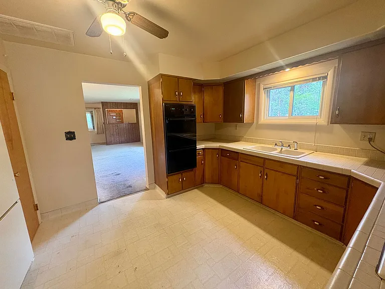 106 Burlington Ave — Photo 16