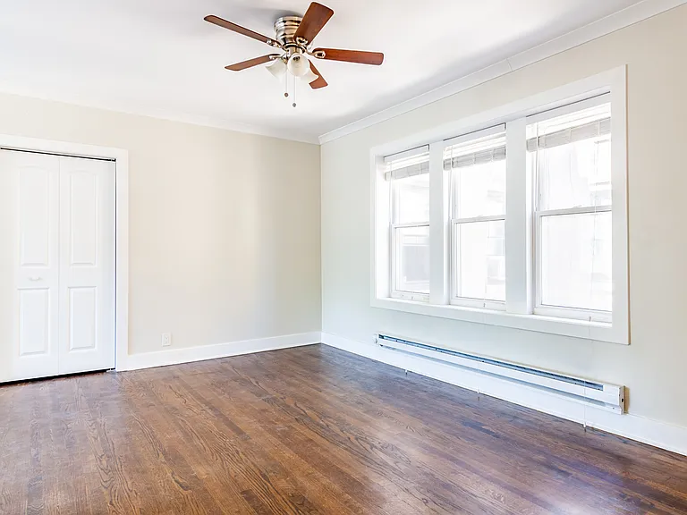 4200 N Clark St #3 — Photo 4