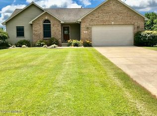 9700 Snow Ridge Dr SE, Alto, MI 49302