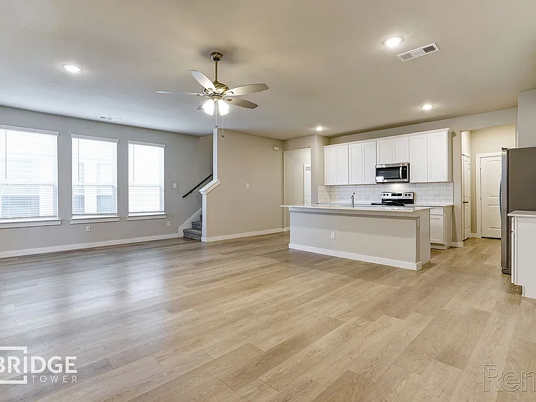 4140 Tobin Dr — Photo 4