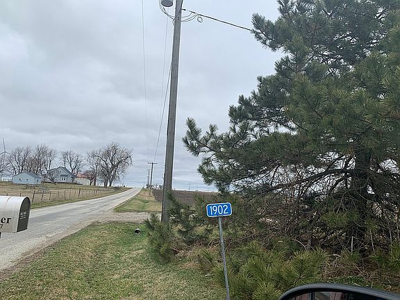 3rd image of 1902 County Road 2900 E