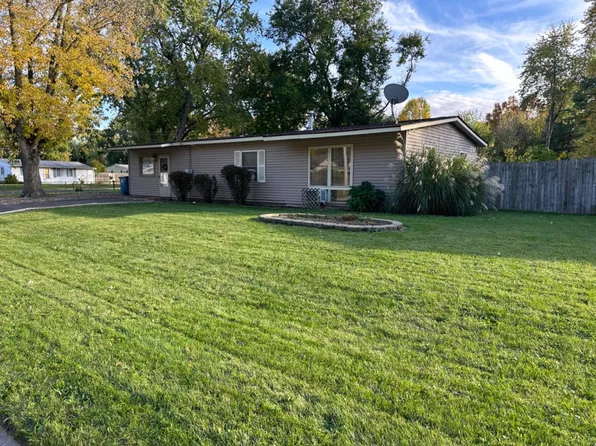 407 Michigami Trl, Porter, IN 46304