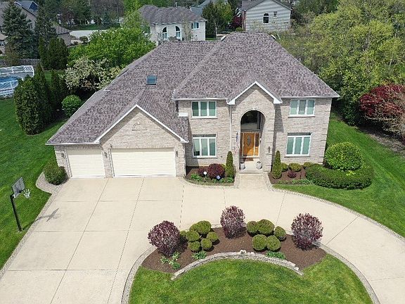 4th image of 402 Meadow Ridge Ln