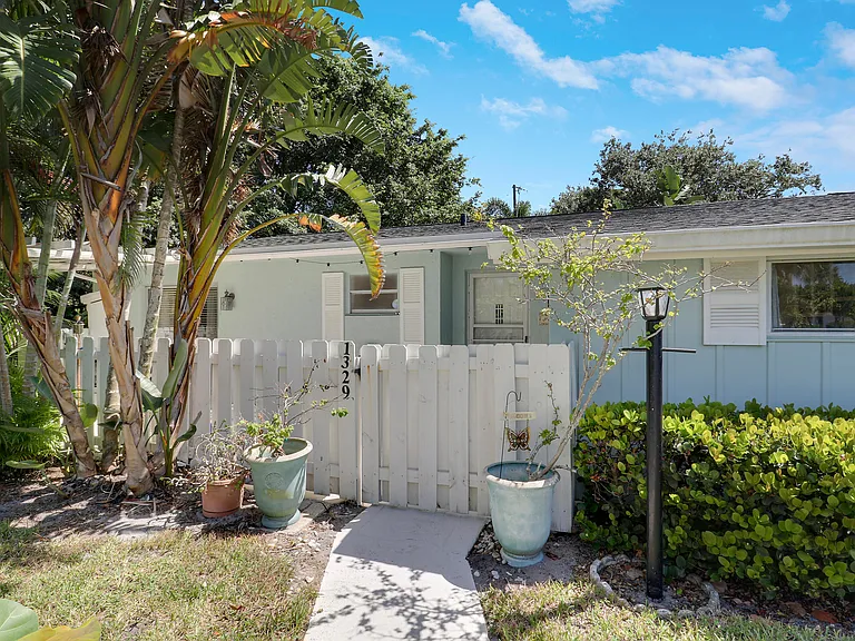 1329 Chippewa St — Photo 31