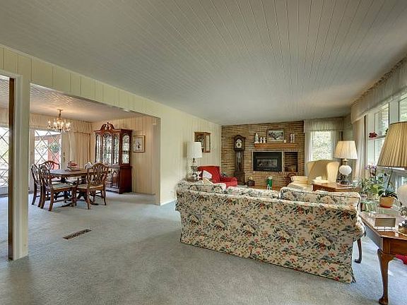 Living room/dining room