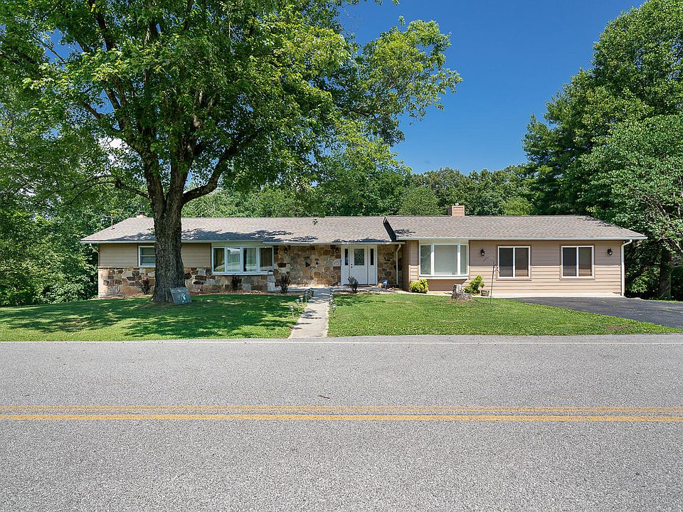 1st image of 172 N Hills Dr