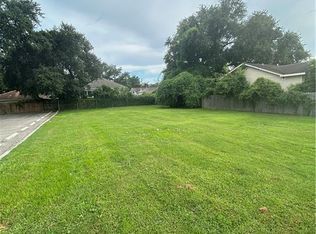 1516 Seville Dr, New Orleans, LA 70122