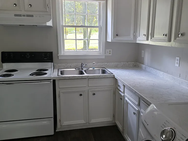 Bentley Woods Apartments — Photo 6